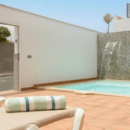 Villa Con Piscina En La Playa